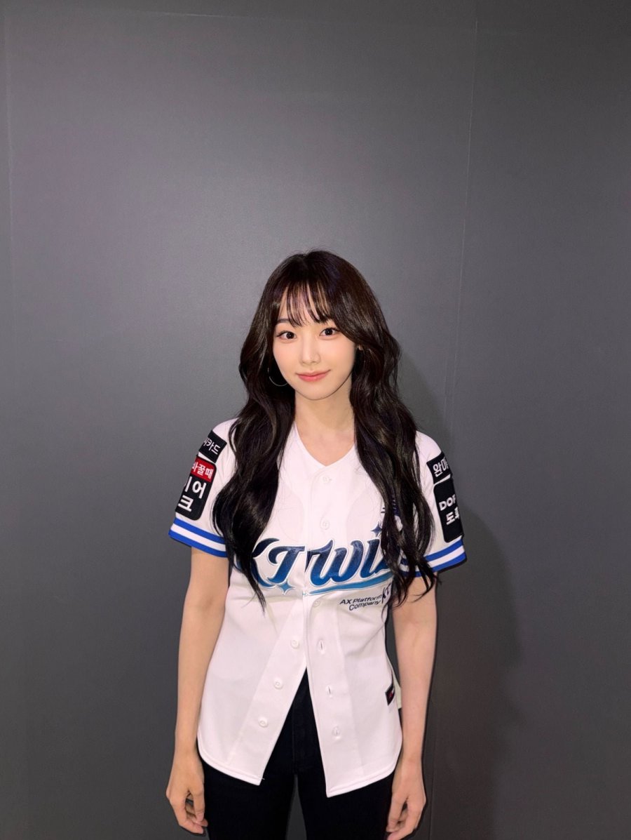 어제 강미나 시구 영상 사진 10