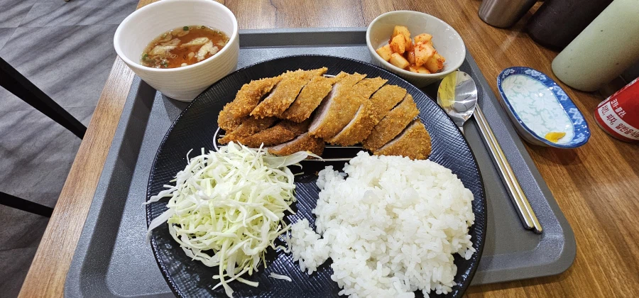밥 많이 주는 돈까스 .jpg