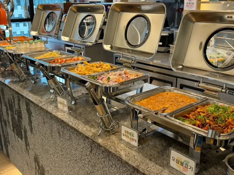 라면도 무제한, 카드 가능 5500원 한식뷔페 8