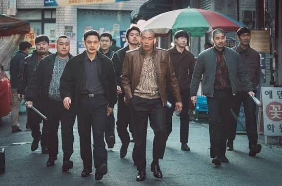 재미를 위해서 개연성을 희생한 영화와 현실과 적절하게 타협한 영화 6