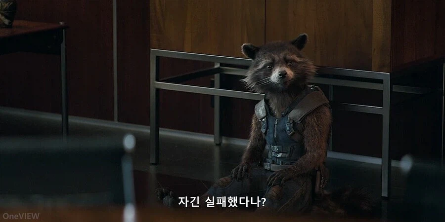 MCU]제정신 아닌 토니도 신기하게 쳐다보는거