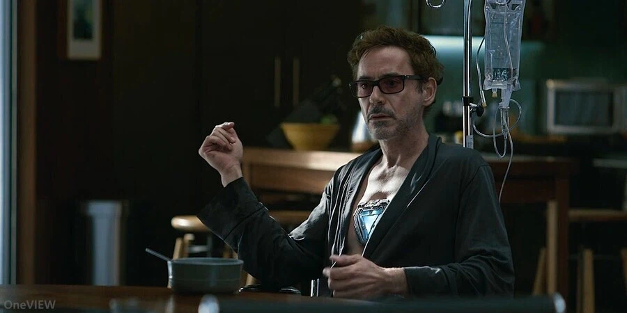 MCU]제정신 아닌 토니도 신기하게 쳐다보는거 2