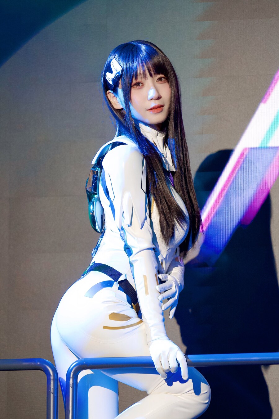 물이 미친듯이 나오는 코스프레 복장 jpg 2