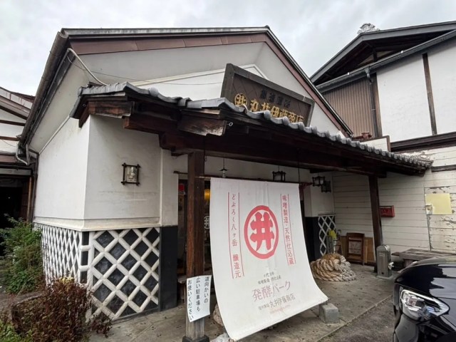This shrine in Japan invites you to hit and kick its god of poverty statue for good luck [Photos] 3