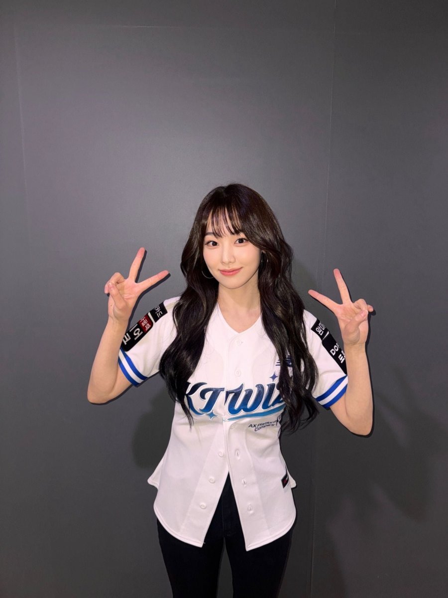 어제 강미나 시구 영상 사진 9
