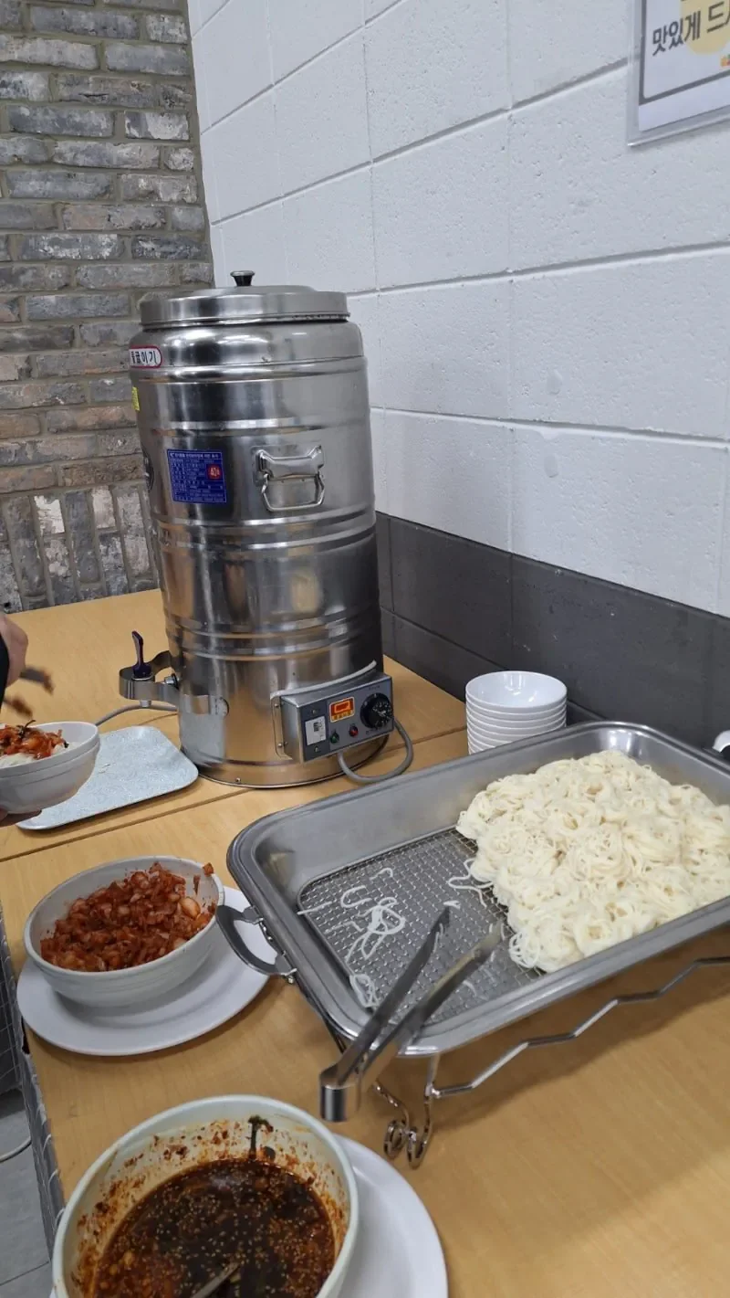 라면도 무제한, 카드 가능 5500원 한식뷔페 5